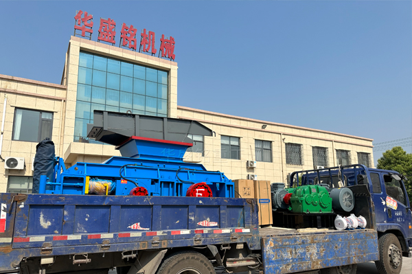 新(xin)疆(jiang)石英砂(sha)廠投産液壓對(dui)輥破(po)碎(sui)機