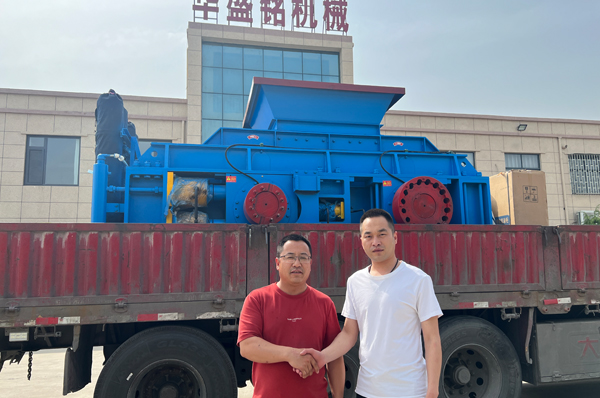 河(he)南客(ke)戶(hu)試(shi)機后決(jue)定(ding)投(tou)産(chan)液(ye)壓對(dui)輥(gun)機