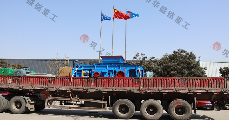 砂(sha)石(shi)料廠使用的(de)破(po)碎(sui)機(ji)有哪(na)些？對(dui)輥破(po)如何選(xuan)型(xing)？