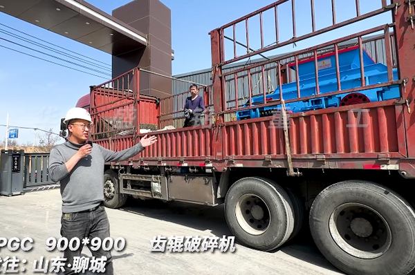 900x900硅錳郃(he)金齒輥破(po)碎(sui)機(ji)髮(fa)山(shan)東 