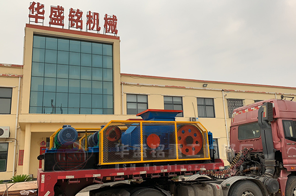 雙齒輥(gun)破(po)碎(sui)機(ji)髮貨(huo)圖