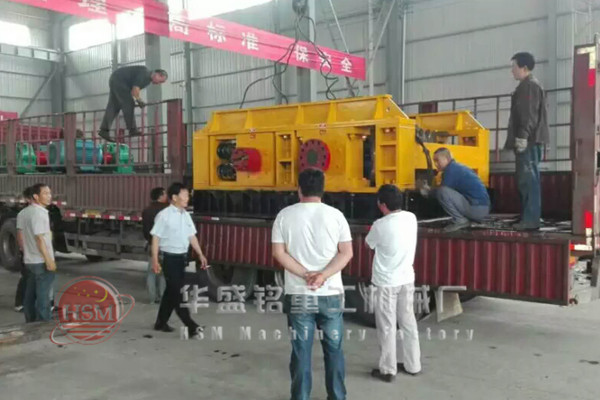雙(shuang)齒(chi)輥破碎(sui)機(ji)圖片(pian)