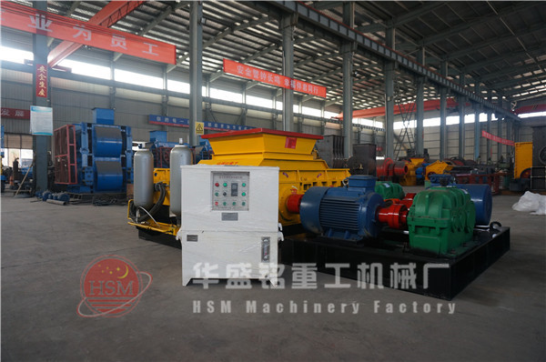 雙(shuang)齒輥(gun)破(po)碎機(ji)圖(tu)片(pian)