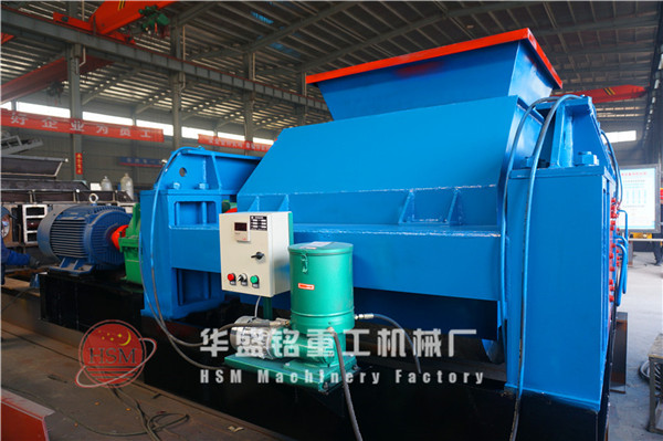 雙(shuang)齒輥(gun)破(po)碎(sui)機(ji)現場圖